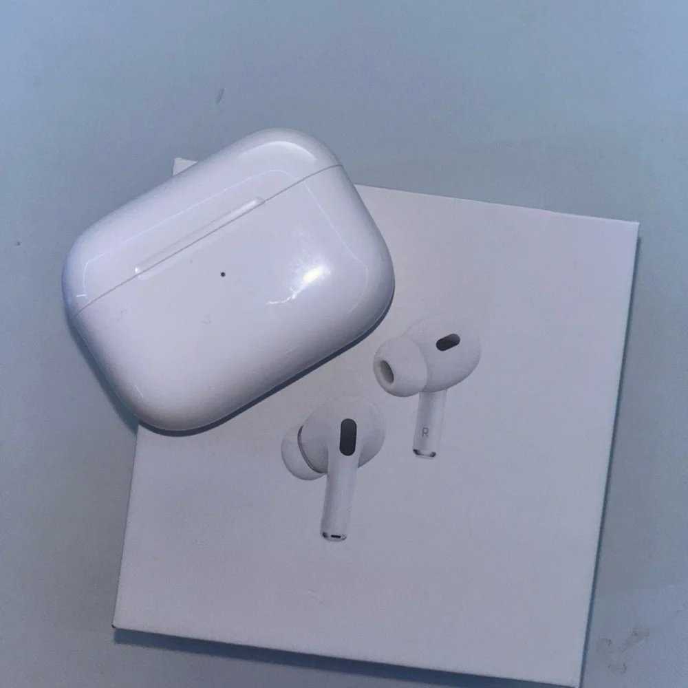 Wireless Earbuds with Charging Case - White